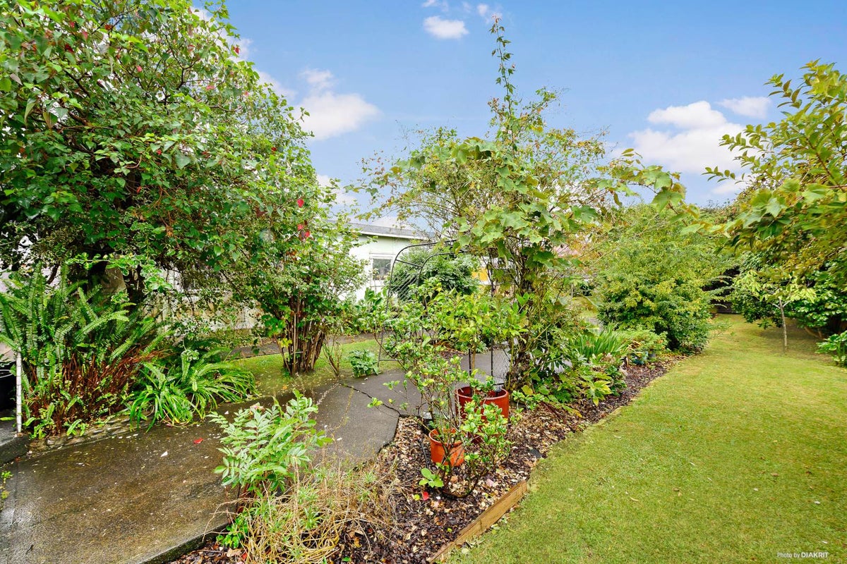320 Massey Road, Mangere East, Auckland - Carousel 1