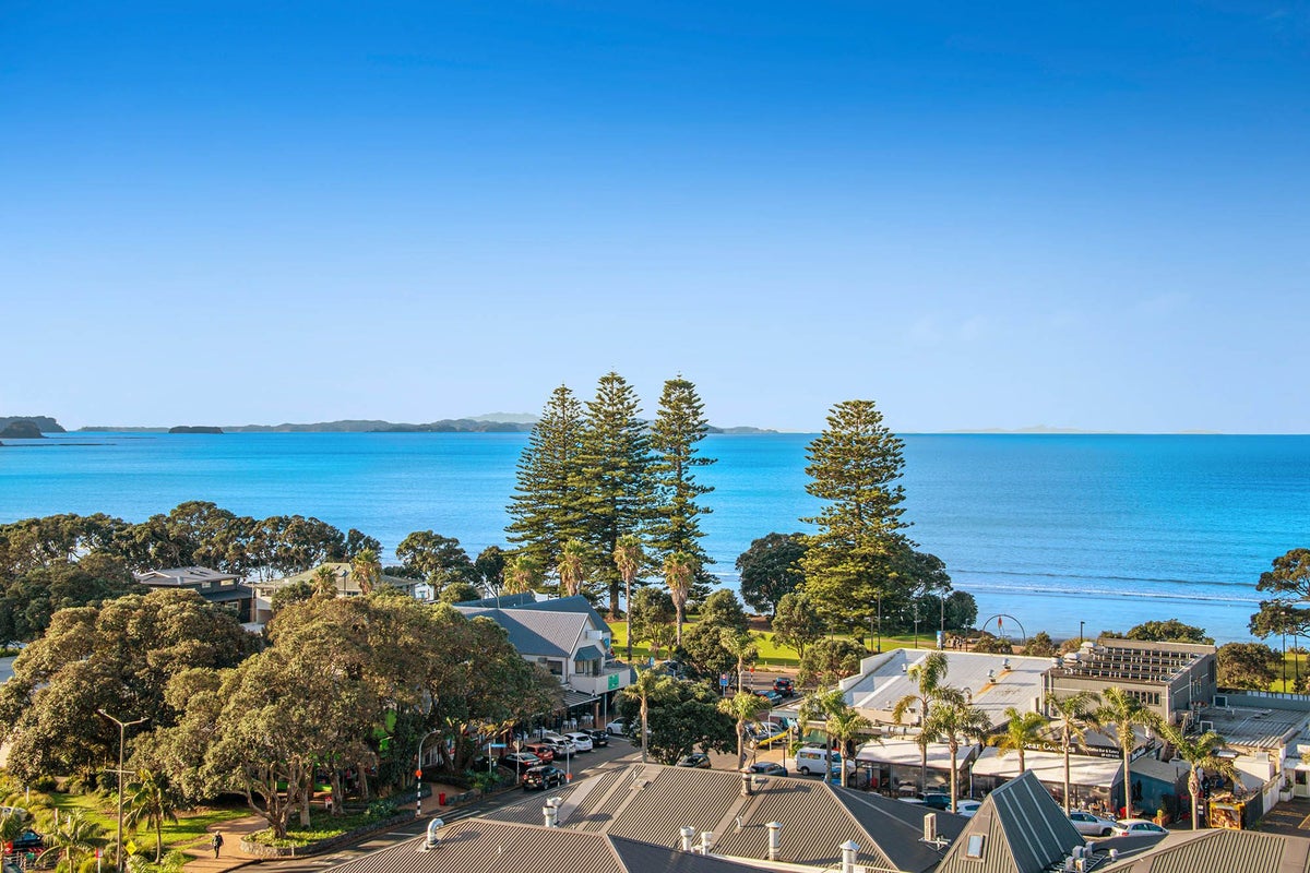 917/11 Tamariki Avenue, Orewa, Orewa - Carousel 1