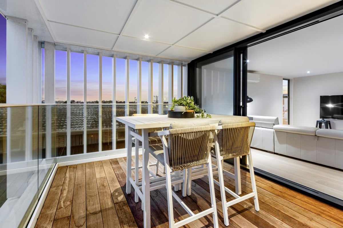 174B Archers Road, Glenfield, Auckland - Carousel 1