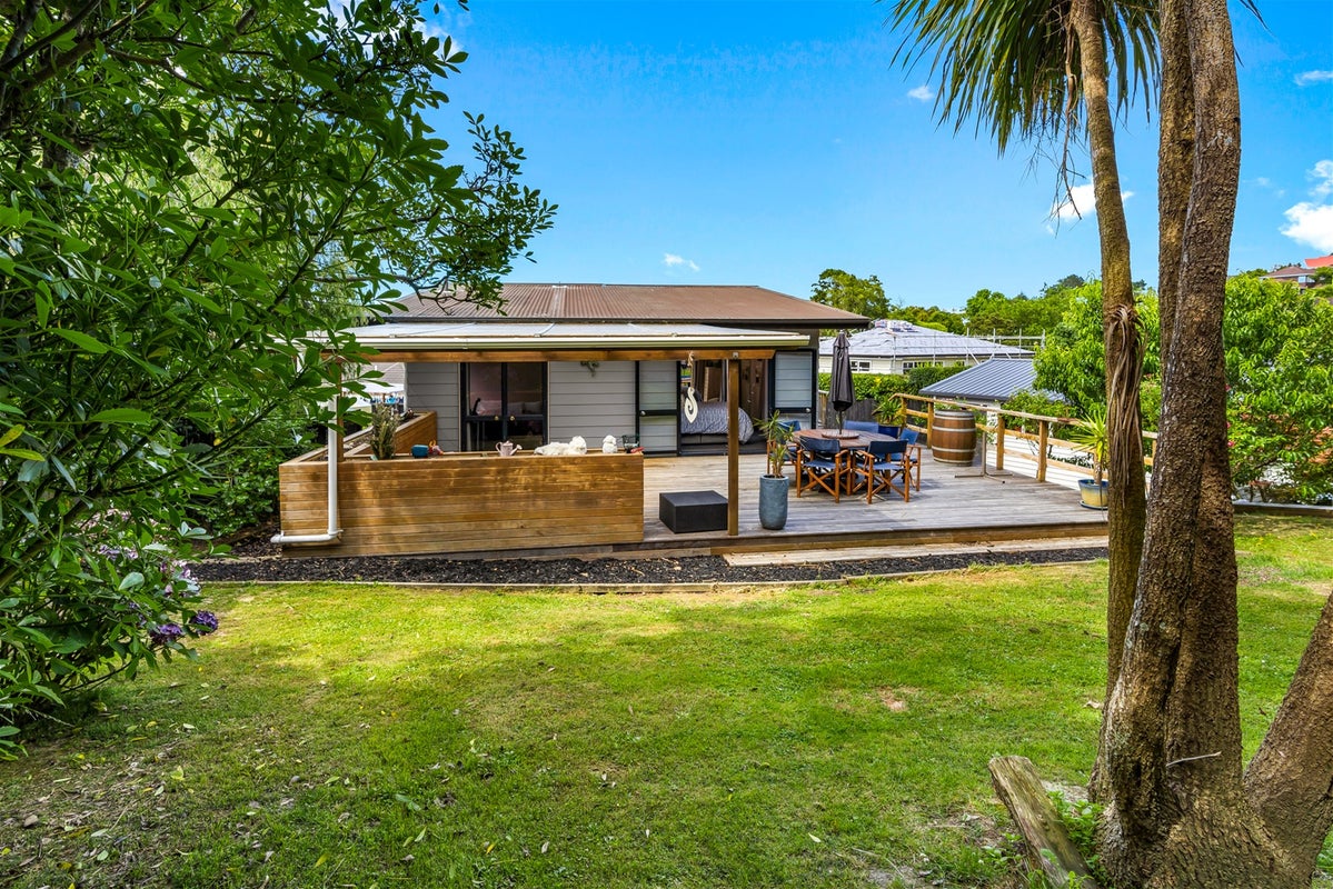 11 Cottam Grove, Northcross, Auckland - Carousel 1