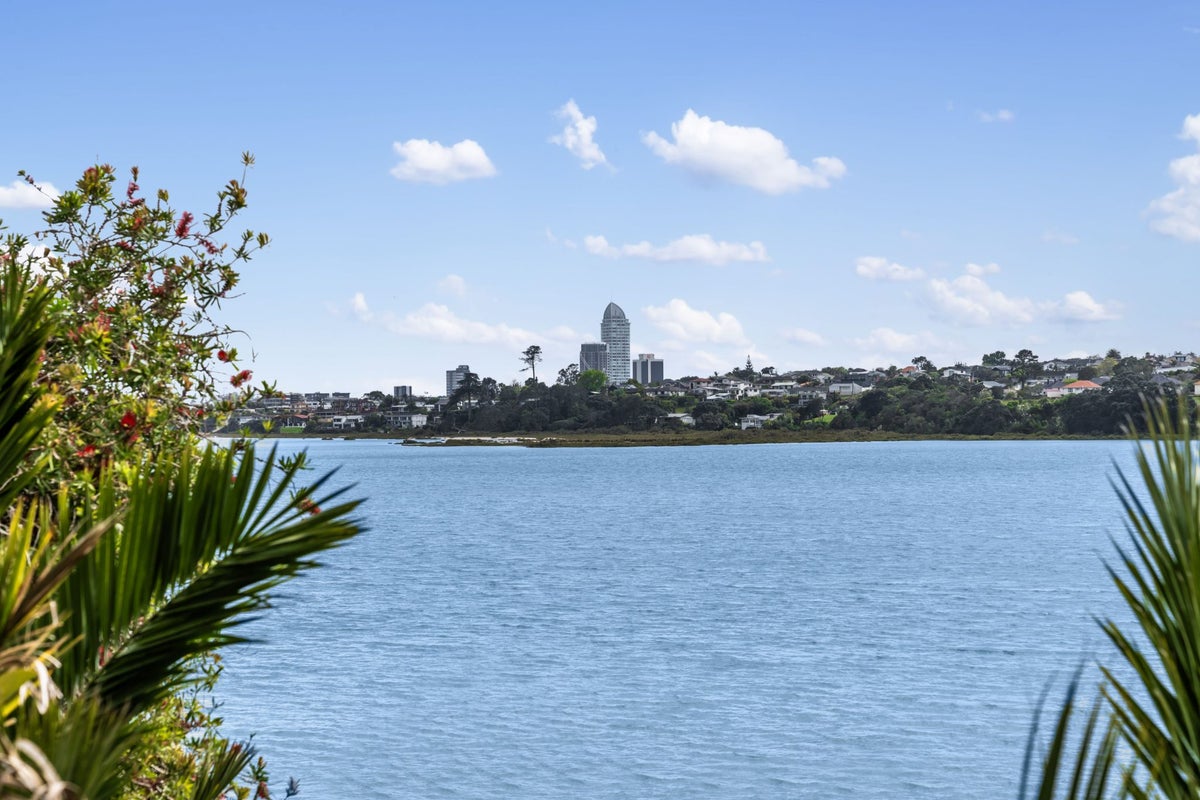 2/33 Beresford Street, Bayswater, Auckland - Carousel 18