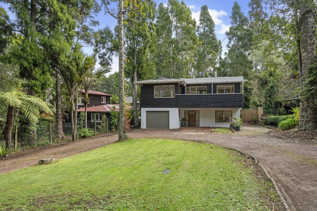 23 Tainui Road, Titirangi, Auckland - Carousel 2