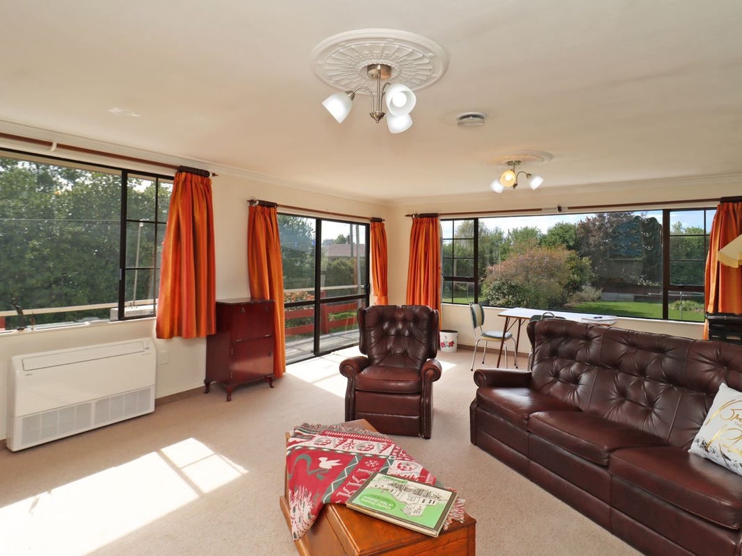 15 Clyde Street, Oamaru North, Oamaru - Carousel 2