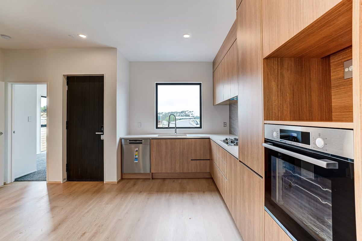 9 Paretao Street, Massey, Auckland - Carousel 2