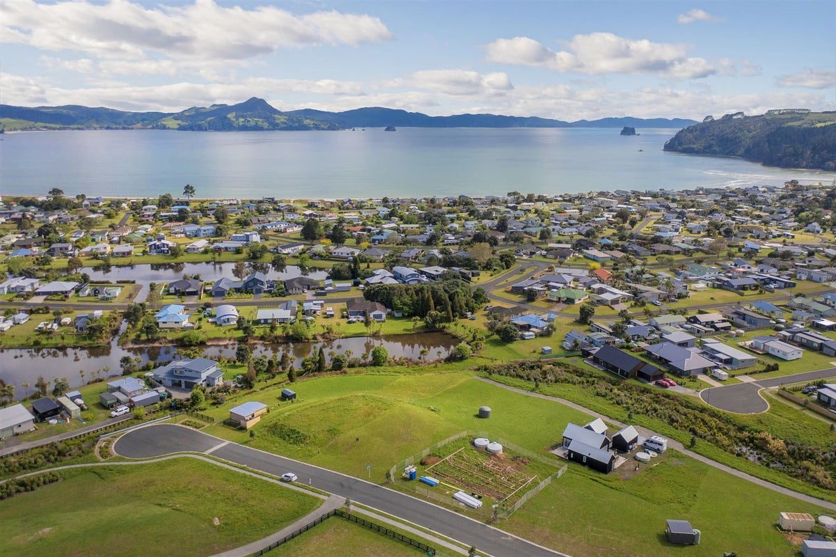 11 Liberty Place, Cooks Beach - Carousel 2