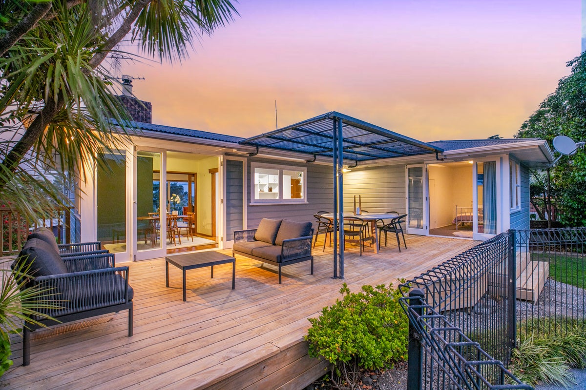 6 Merchant Avenue, Te Atatu South, Auckland - Carousel 2