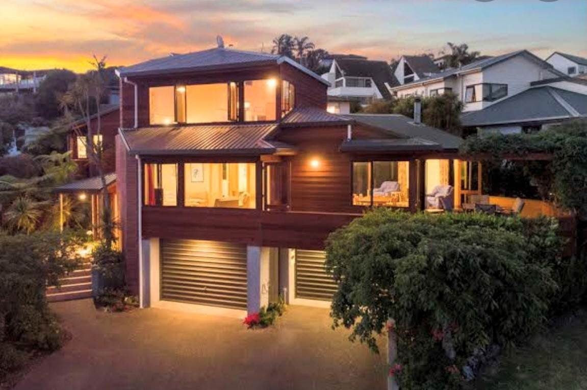 11 Calypso Place, Rothesay Bay, Auckland - Carousel 1