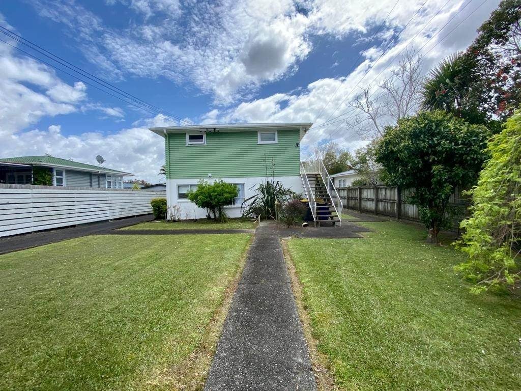 10 Marlene Avenue, Te Atatu South, Auckland - Carousel 1
