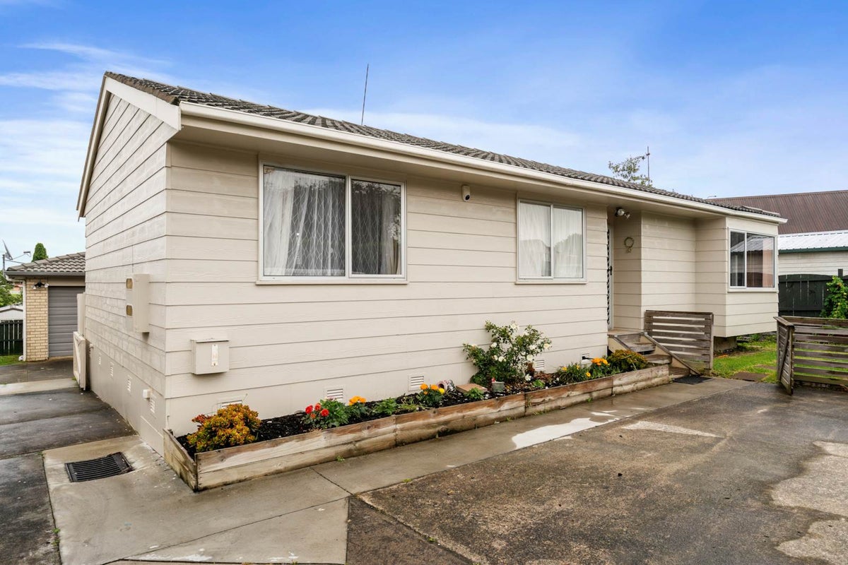131 Aviemore Drive, Highland Park, Auckland - Carousel 1