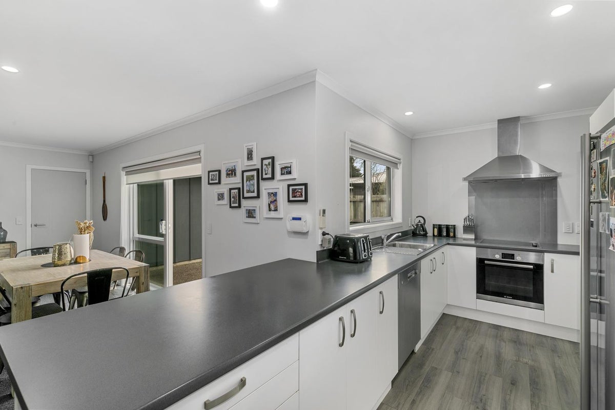 1398 High Street, Taita, Lower Hutt - Carousel 2
