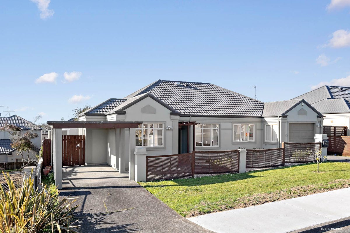 53 Matata Street, Blockhouse Bay, Auckland - Carousel 1