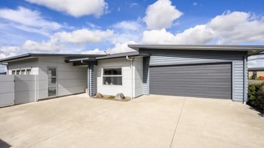 17 Lorenzo Place, Kelvin Grove, Palmerston North - Carousel 1