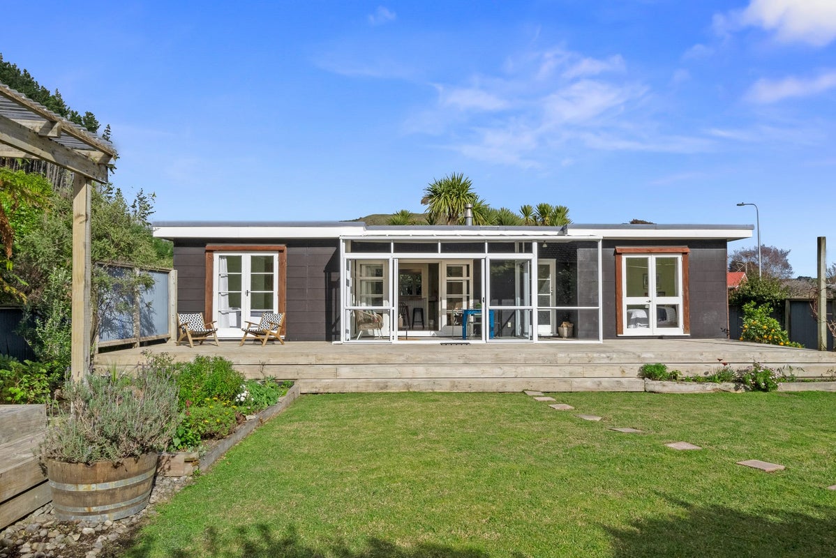 7 Poneke Drive, Waikanae, Waikanae - Carousel 1