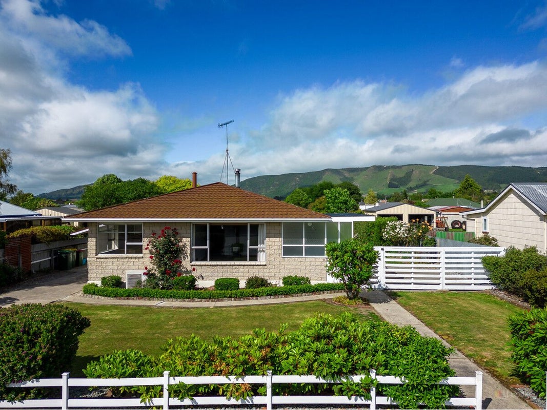 11 Coronation Street, Waimate, Waimate - Carousel 1