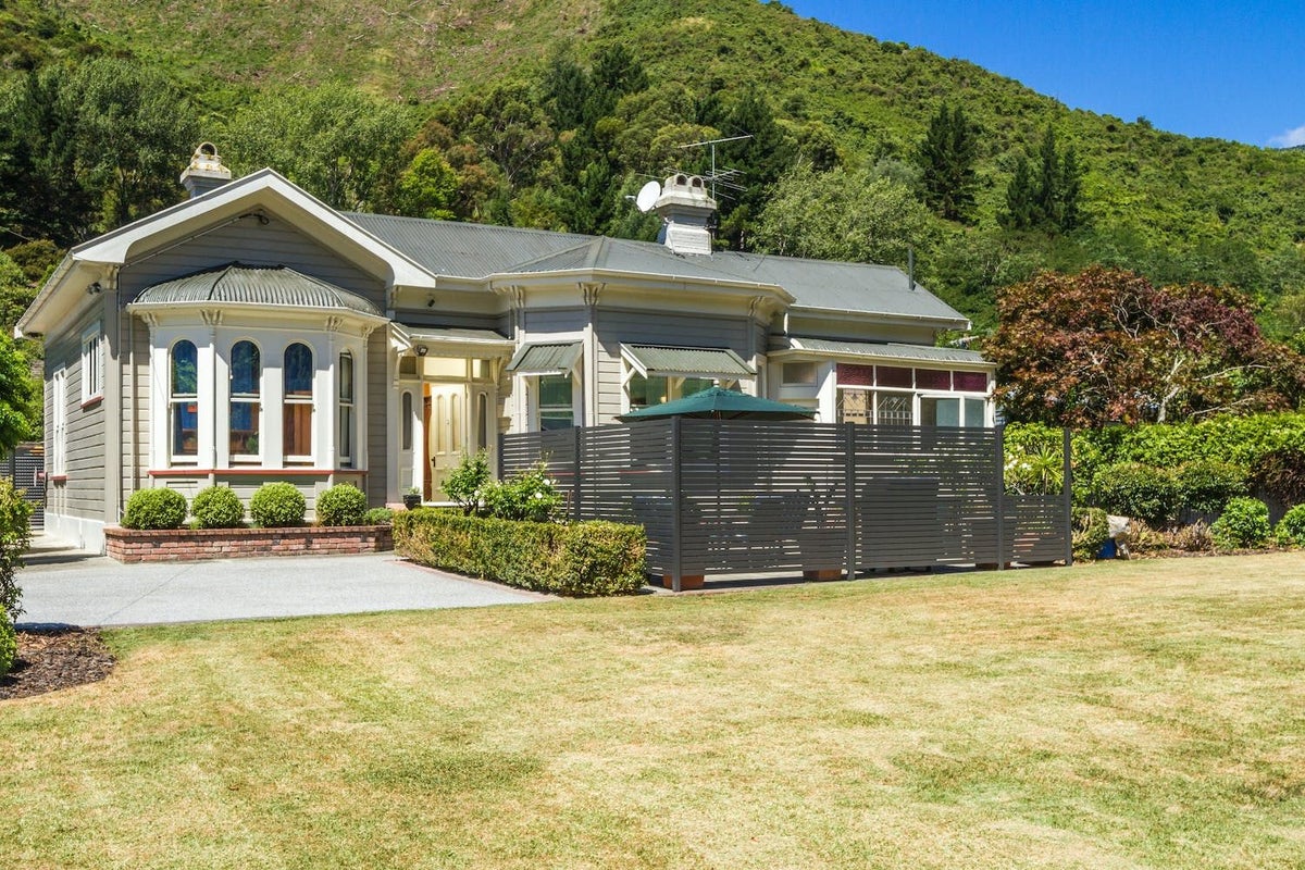 99 Brook Street, The Brook, Nelson - Carousel 1