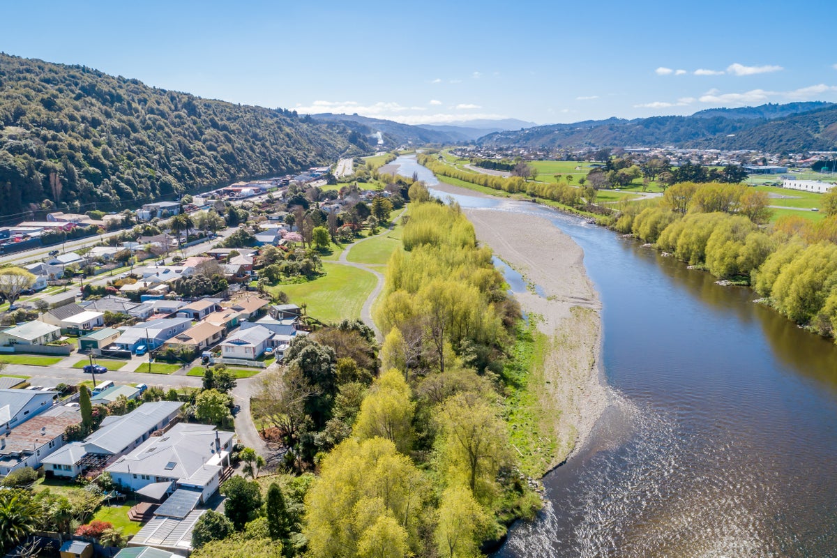 10 Richard Street, Belmont, Lower Hutt - Carousel 35
