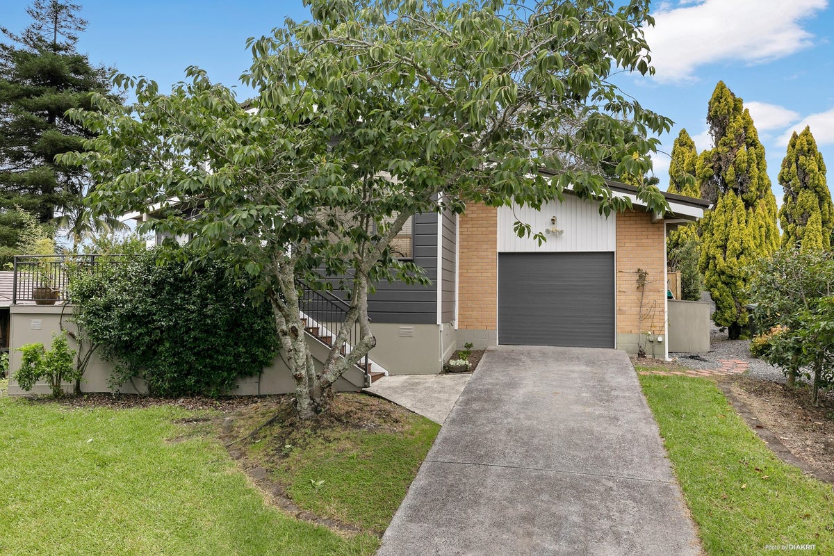26 Wairata Place, Te Atatu South, Auckland - Carousel 1