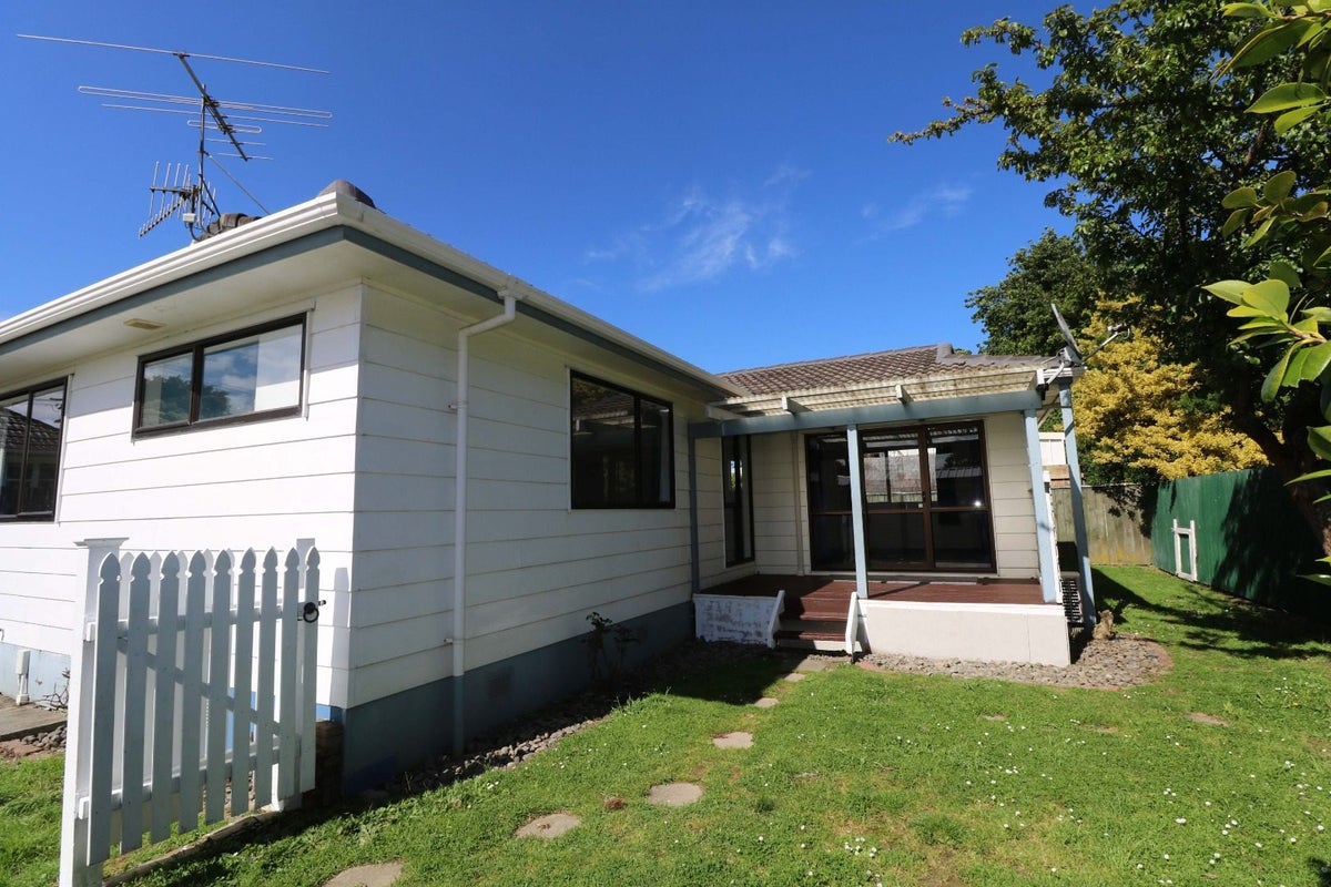 19 Owen Street, Belmont, Lower Hutt - Carousel 13