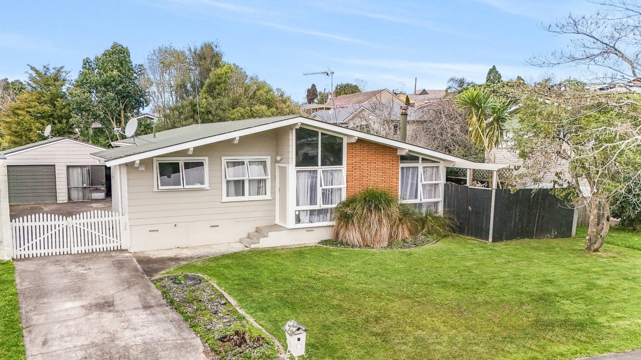 5 Hazelwood Avenue, Dinsdale, Hamilton - Carousel 1