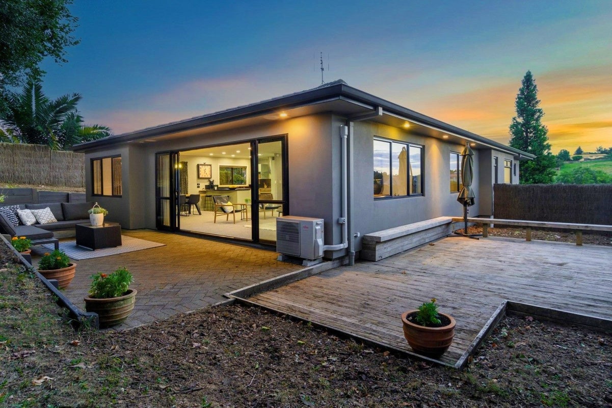 9 Edwin Grove, Bethlehem, Tauranga - Carousel 2