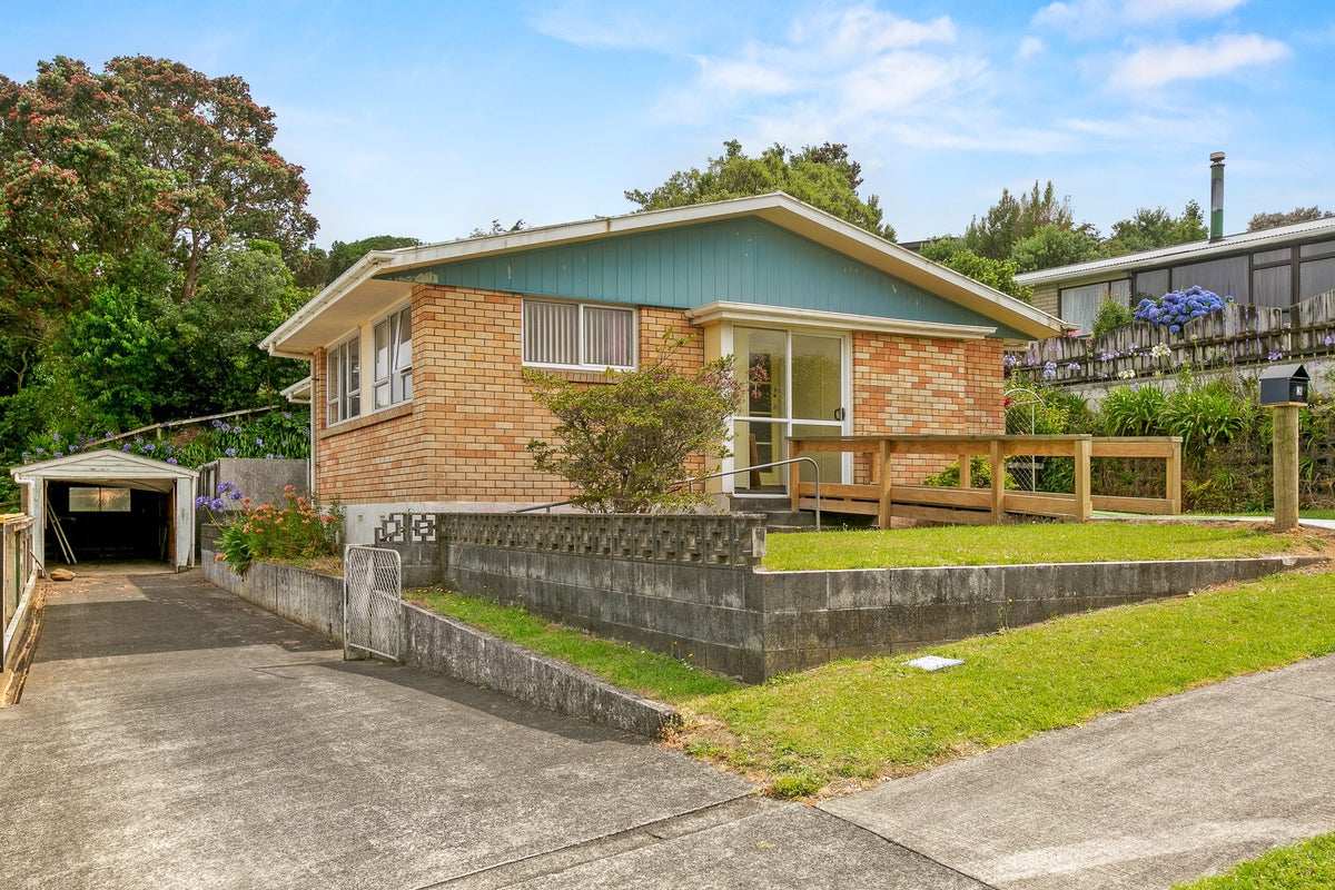 3 Oawai Place, Marfell, New Plymouth - Carousel 1