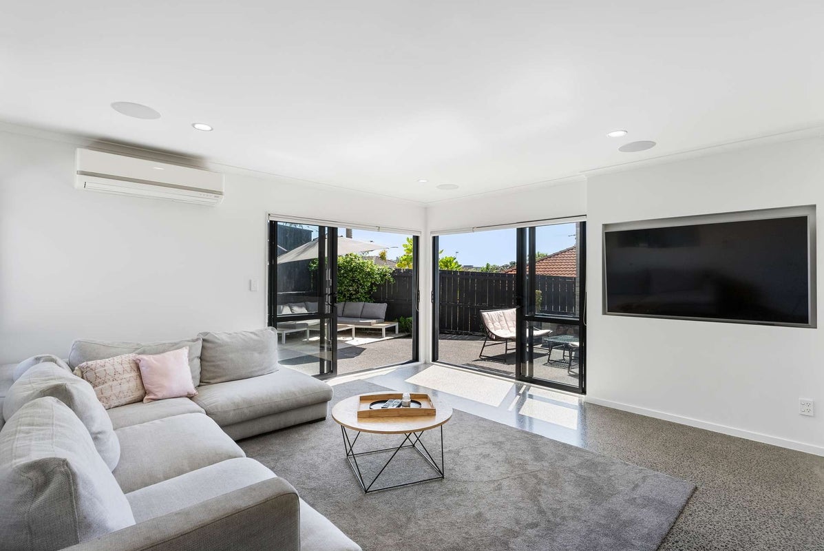 8B Ashley Avenue, Long Bay, Auckland - Carousel 2