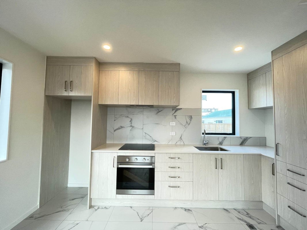 2/28 Netherlands Avenue, Kelston, Auckland - Carousel 1
