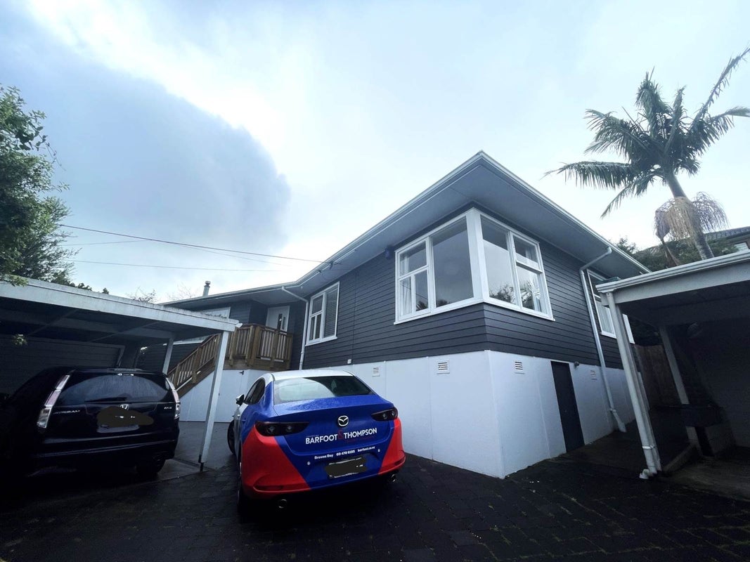 1/705 Beach Road, Browns Bay, Auckland - Carousel 1