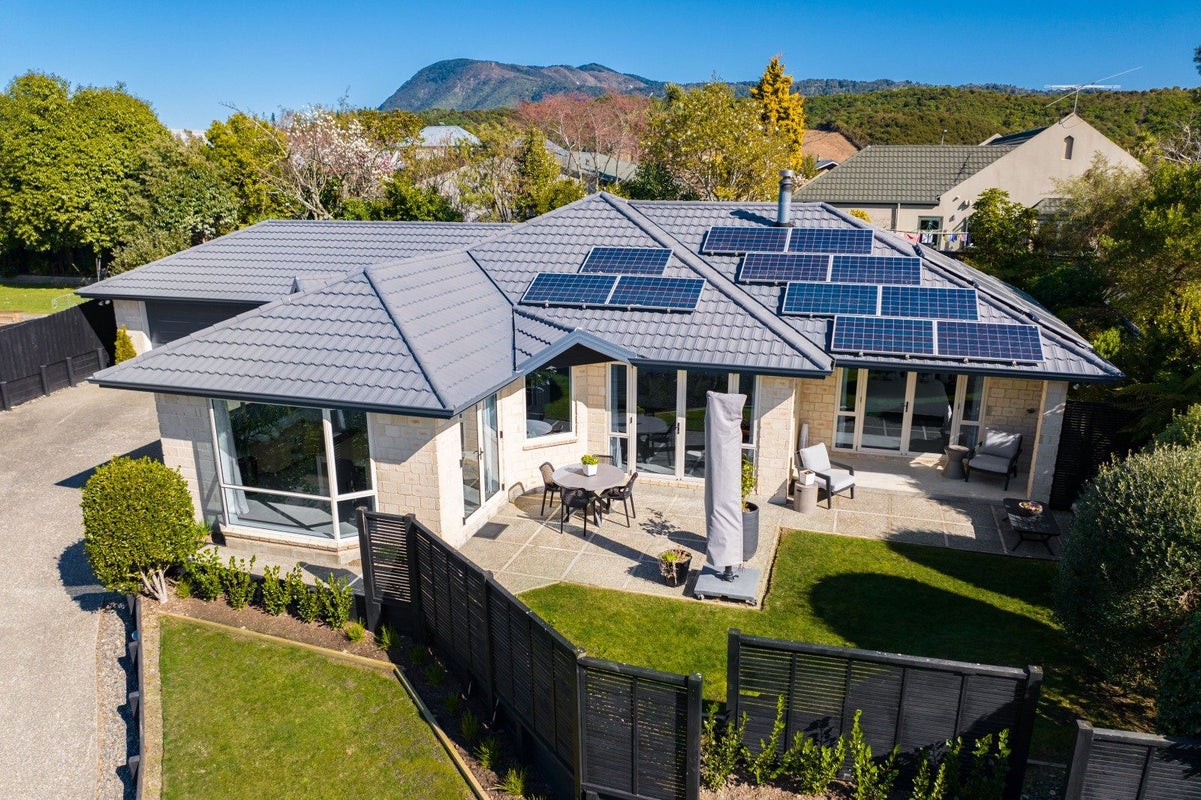 8 Whitby Close, Waikawa, Picton - Carousel 26