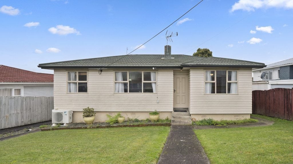 7 Blease Street, New Lynn, Auckland - Carousel 1