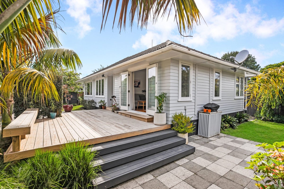58A Kervil AVE, Te Atatu Peninsula, Waitakere - Carousel 1