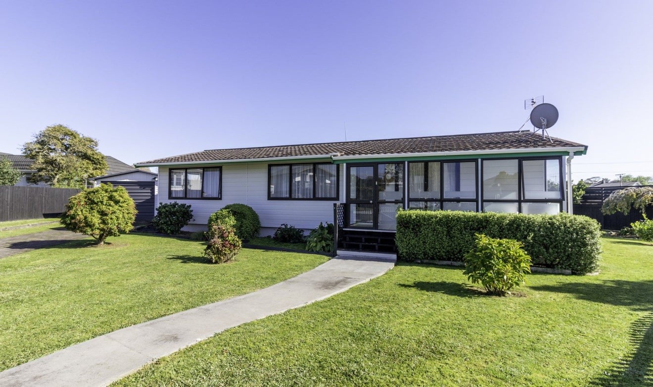 9 Walmsley Crescent, Paeroa, Paeroa - Carousel 1
