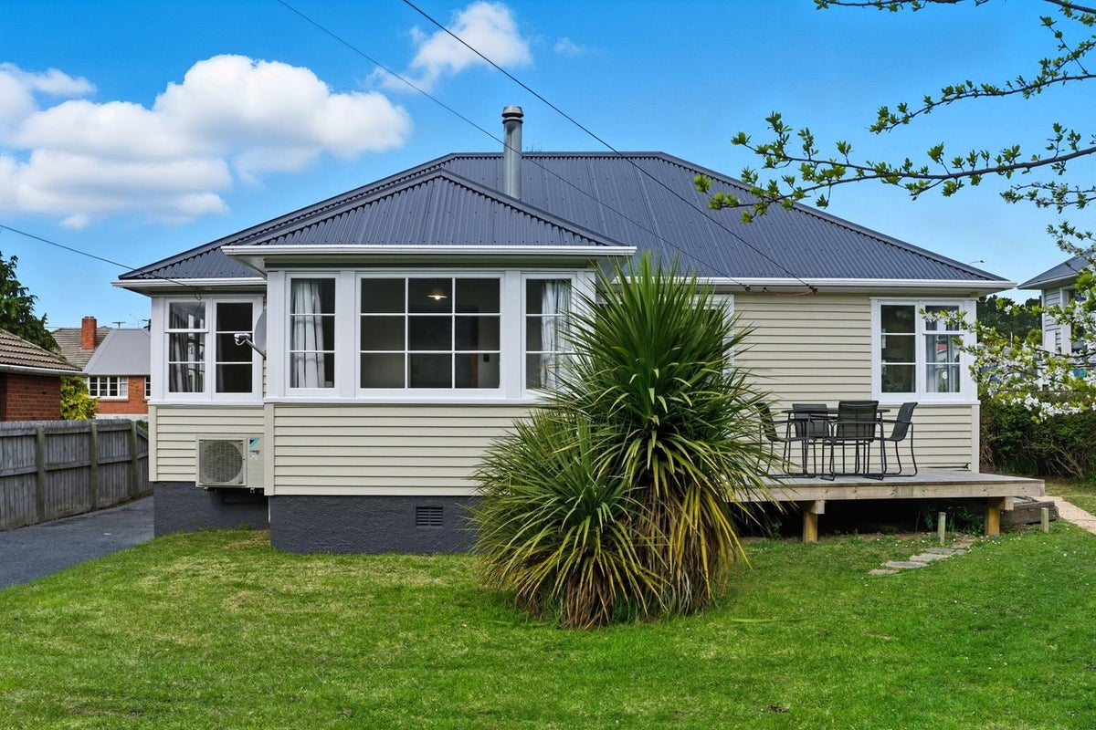 78 Dovecote Avenue, Corstorphine, Dunedin - Carousel 1