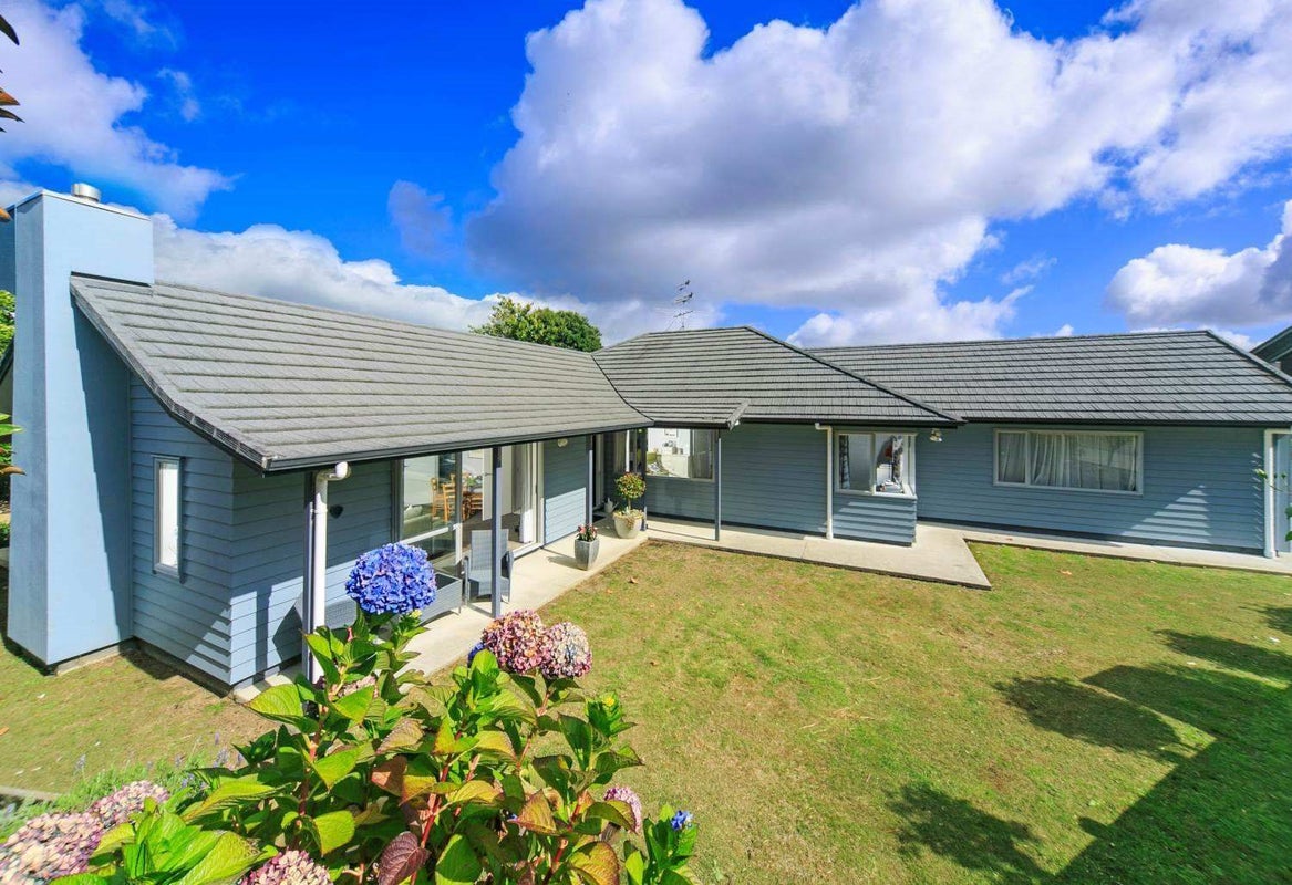 7 Jomard Terrace, Northcross, Auckland - Carousel 1