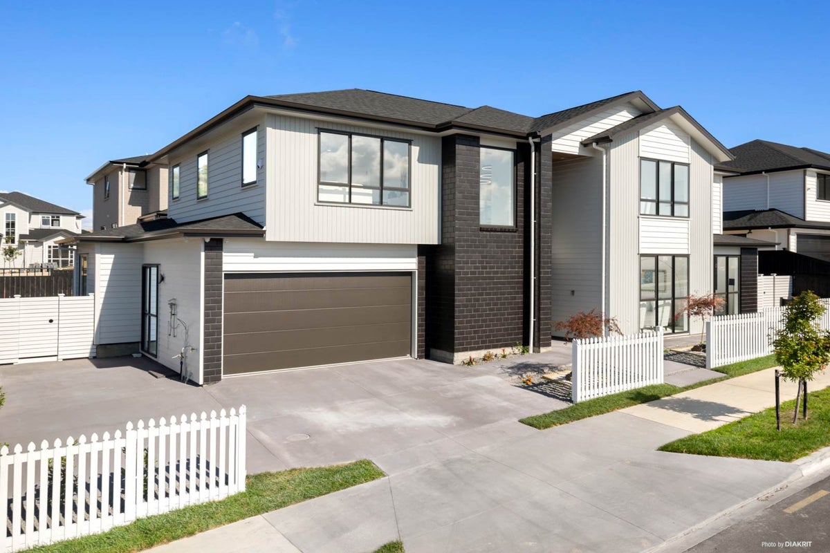 8 Paikea Street, Albany Heights, Auckland - Carousel 2