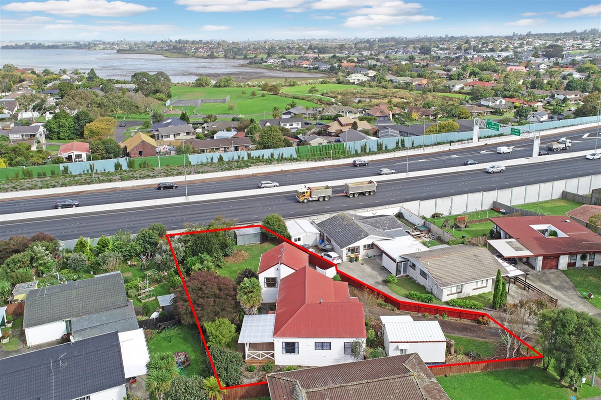 26 Balgowan Terrace, Conifer Grove, Takanini - Carousel 2