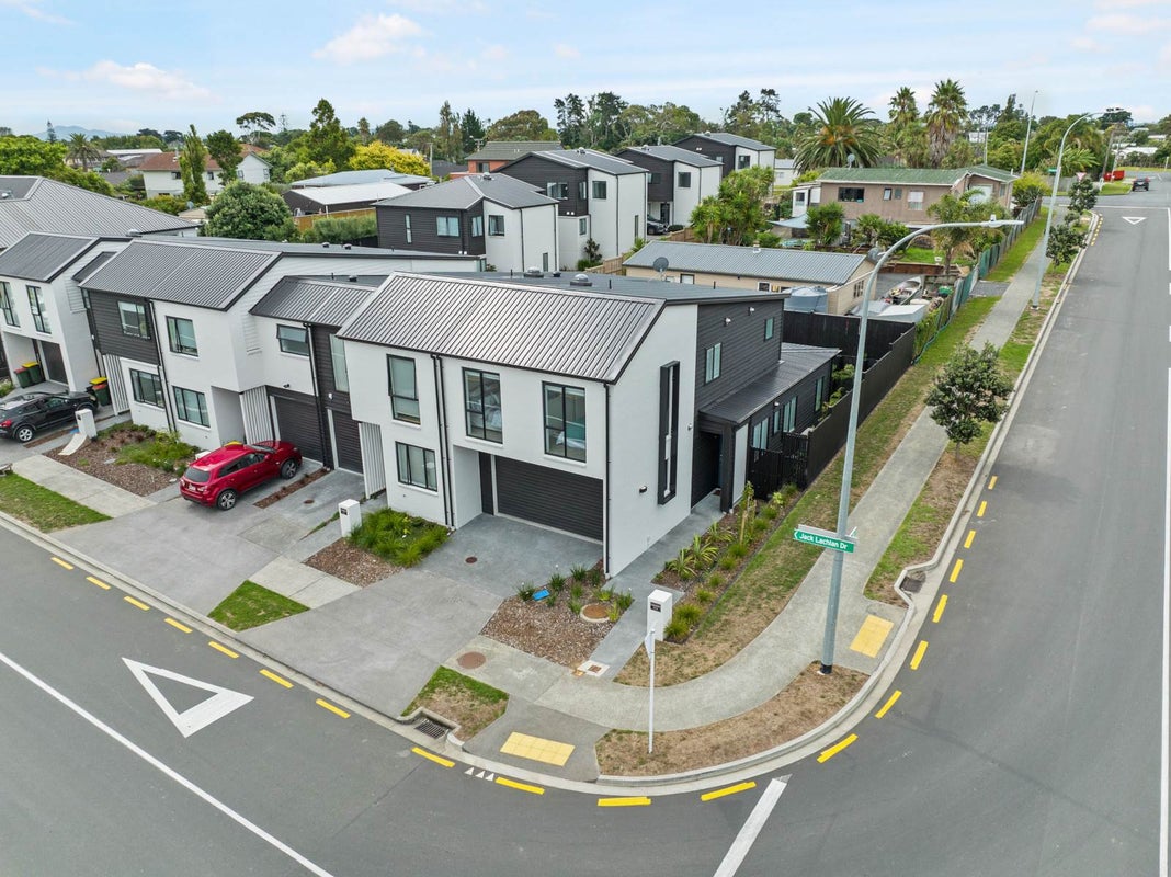 302 Jack Lachlan Drive, Beachlands, Auckland - Carousel 1
