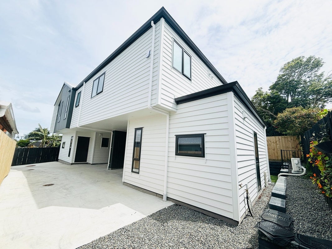 12 McQuarrie Avenue, Wattle Downs, Auckland - Carousel 1
