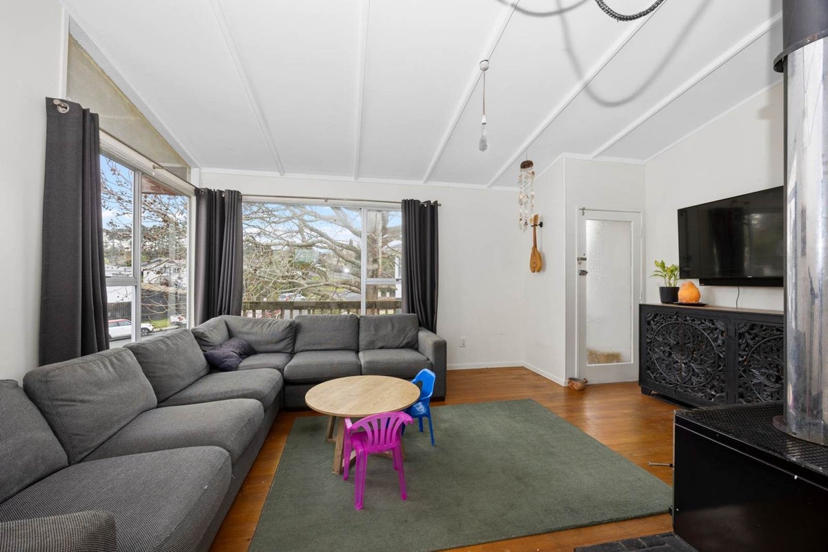 38 Vina Place, Massey, Auckland - Carousel 2
