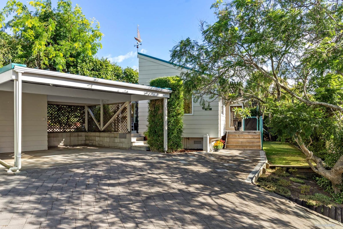 2/705 Beach Road, Browns Bay, Auckland - Carousel 1