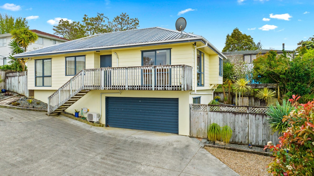 2/301 Sunset Road, Sunnynook, Auckland - Carousel 1