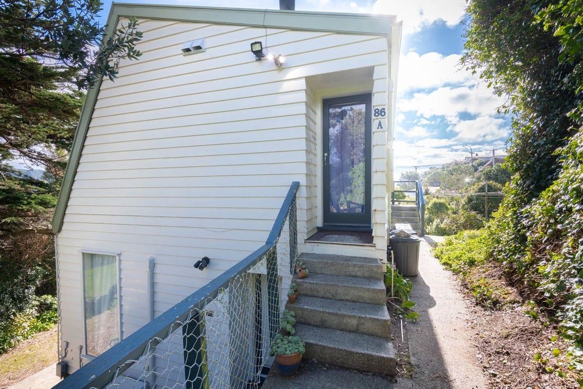 86A Black Rock Road, Newlands, Wellington - Carousel 1