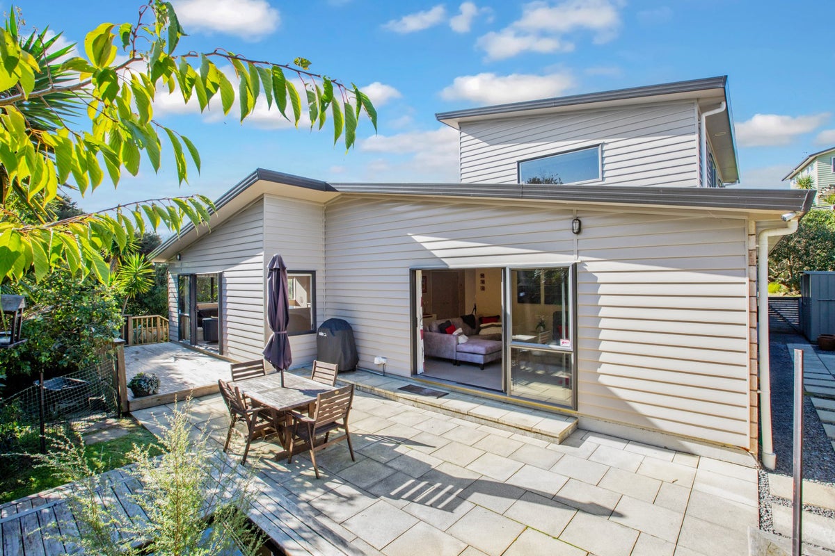 53 St Ives Drive, Camborne, Porirua - Carousel 2