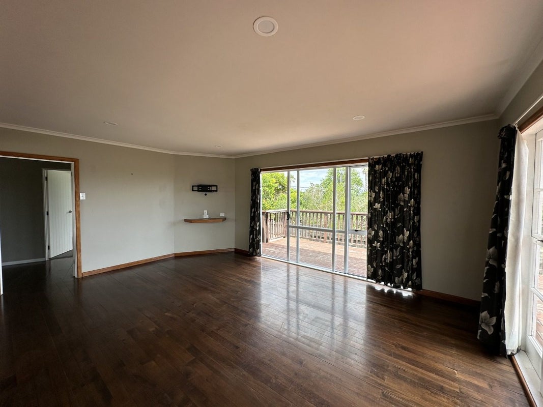 1 Wakelin Road, Beachlands, Auckland - Carousel 2