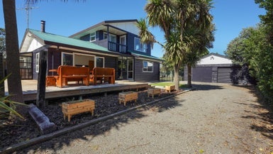 73 Atkinson Avenue, Otaki Beach, Otaki - Carousel 1