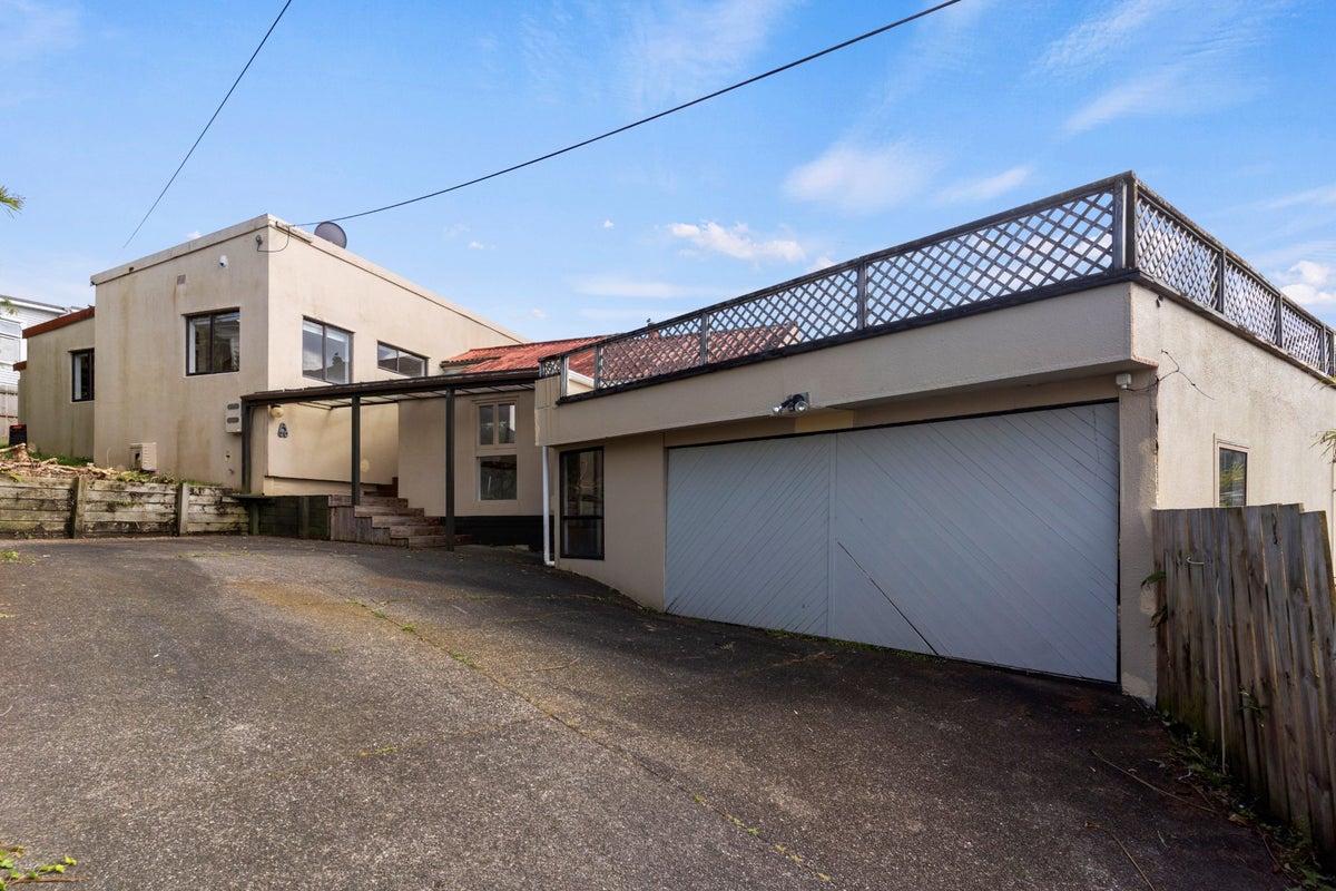 2/11 Korotaha Terrace, Rothesay Bay, Auckland - Carousel 1