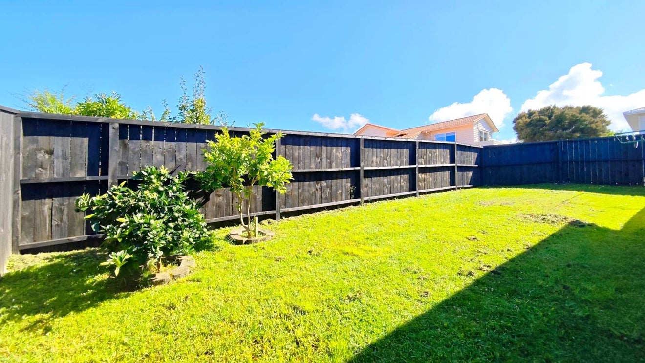 5 Sispara Place, Beach Haven, Auckland - Carousel 25