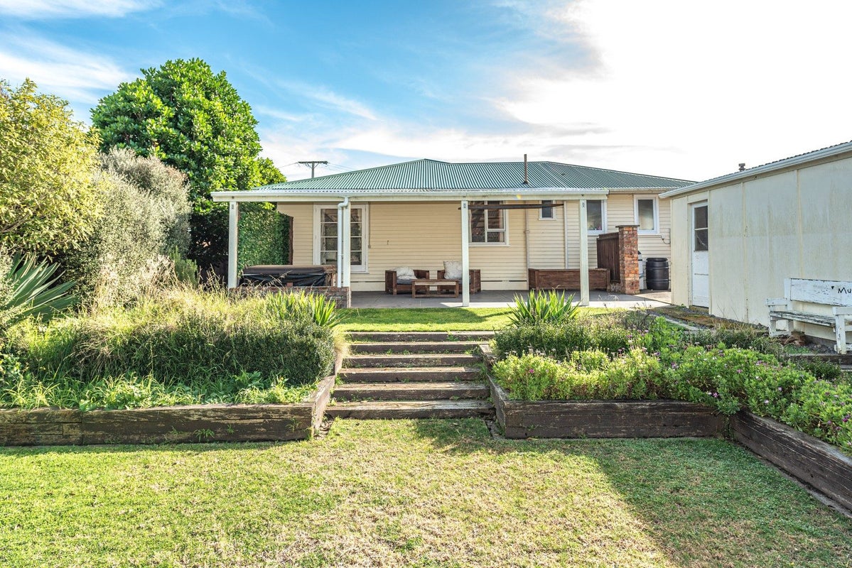 12 Manuka Street, Castlecliff, Whanganui - Carousel 2