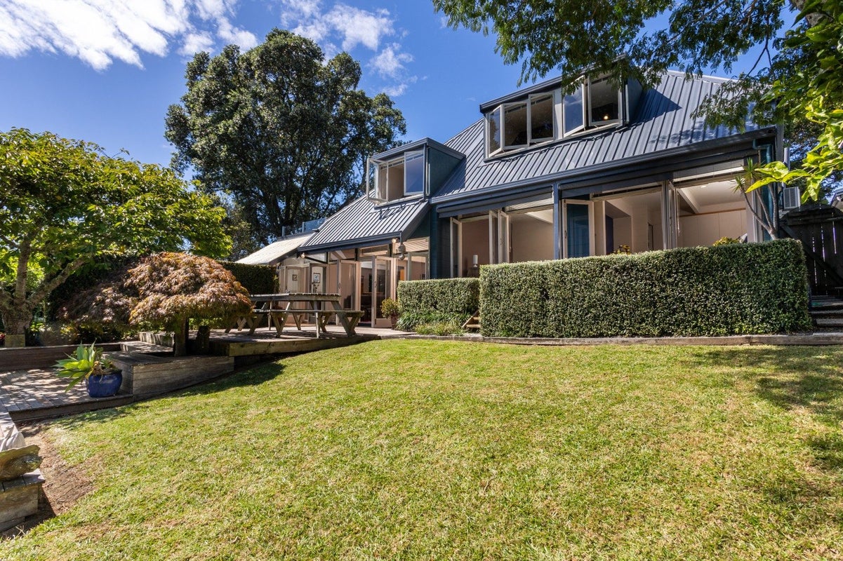 6 Learmonth Avenue, Birkenhead, Auckland - Carousel 1
