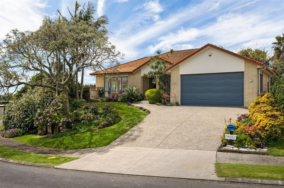 6 Aries Place, Shelly Park, Auckland - Carousel 1
